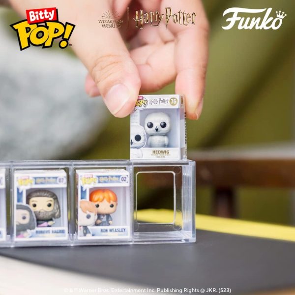 Funko Bitty POP! HP - Dumbledore. 4-Pack - Albus Dumbledore. Nearly Headless Nick. Minerva McGonagall and A Surprise Mystery Mini Figure - 0.9 Inch (2.2 Cm) - Harry Potter Collectable - Gift Idea